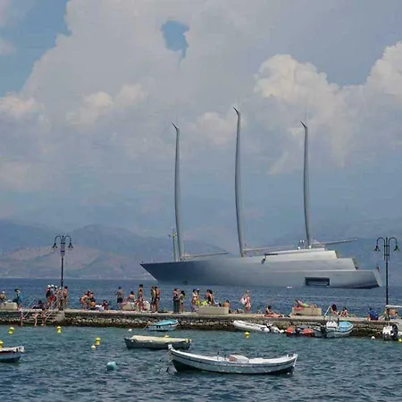 Nafsika Luxury *