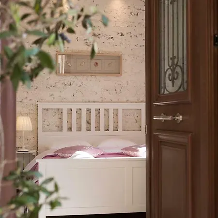 Nafsika Luxury *