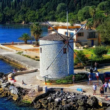 Nafsika Luxury 公寓